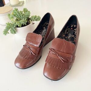 Baci Vintage Fringed Wedges in Chestnut
Brown Leather